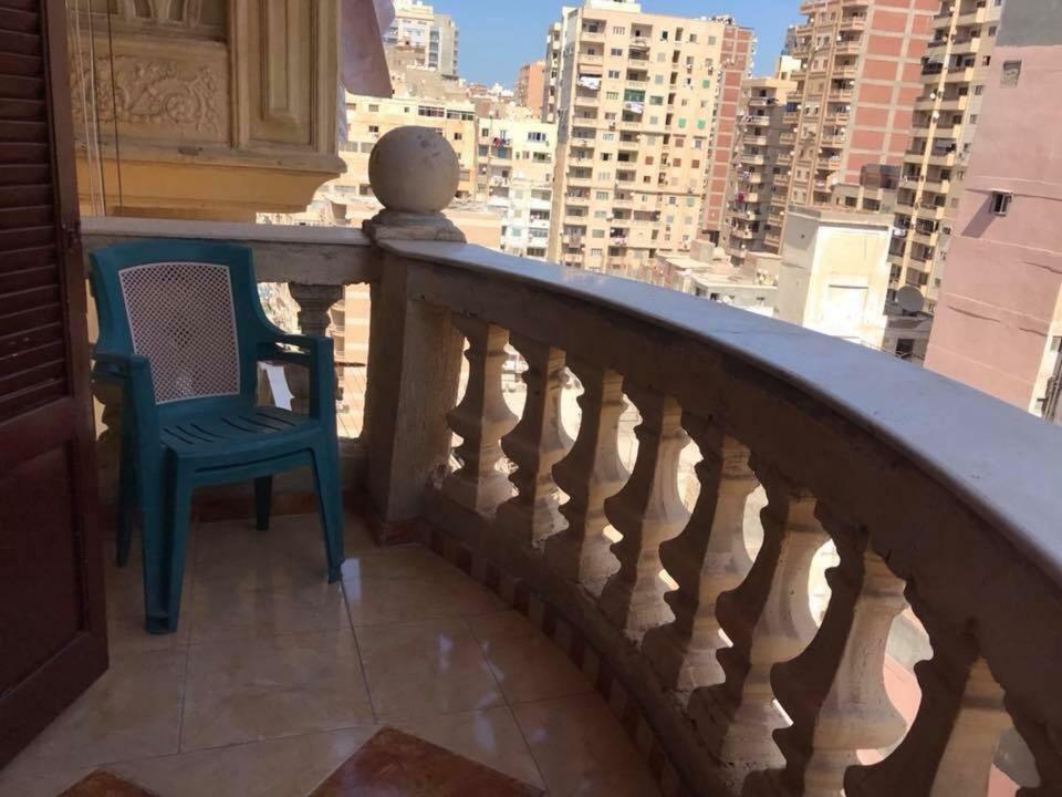 Cozy New 2 Bd Amazing Beach View Next To Hilton Hotel Family Only !العائلات فقط Alexandrië Buitenkant foto